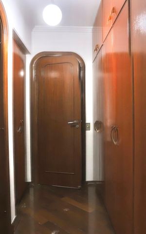 Casa de condomínio à venda com 256m², 3 quartos e 3 vagas Casa de condomínio à venda com 256m², 3 quartos e 3 vagasCloset do quarto 1
