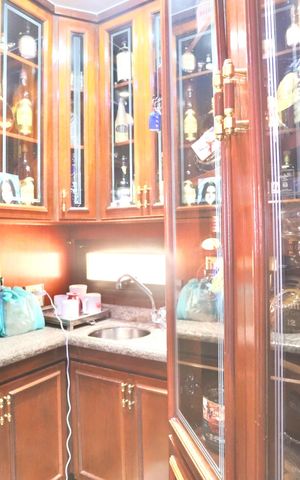 Casa de condomínio à venda com 256m², 3 quartos e 3 vagas Casa de condomínio à venda com 256m², 3 quartos e 3 vagasAdega