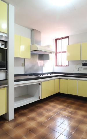 Casa para alugar com 487m², 9 quartos e 2 vagasCozinha