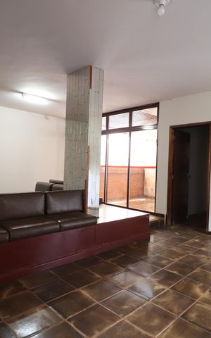 Casa para alugar com 487m², 9 quartos e 2 vagasSala