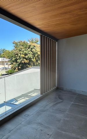 Casa à venda com 462m², 4 quartos e 1 vaga Casa à venda com 462m², 4 quartos e 1 vagaVaranda Suíte 4