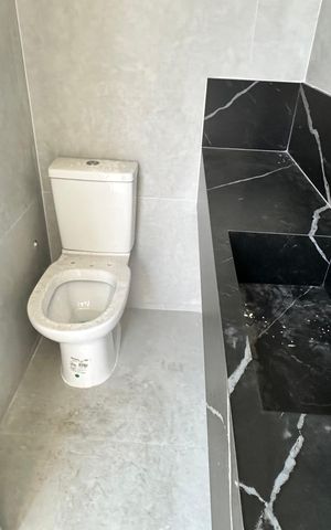 Casa à venda com 462m², 4 quartos e 1 vaga Casa à venda com 462m², 4 quartos e 1 vagaÁrea comum