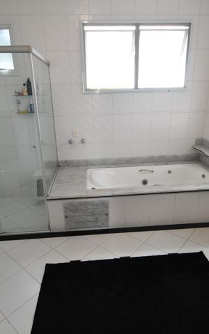 Casa à venda com 394m², 3 quartos e 4 vagasBanheiro Suíte
