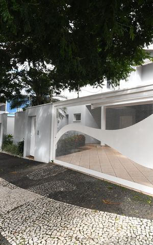 Casa à venda com 394m², 3 quartos e 4 vagasFachada