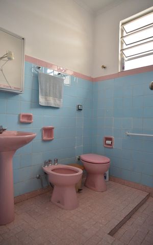 Casa à venda com 94m², 2 quartos e 1 vagaBanheiro Social