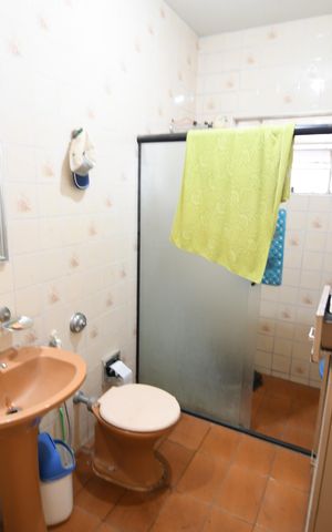 Casa à venda com 147m², 2 quartos e 1 vagaBanheiro