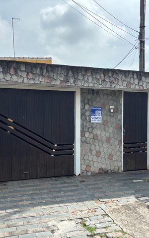 Casa à venda com 164m², 3 quartos e 1 vaga Casa à venda com 164m², 3 quartos e 1 vagaFachada