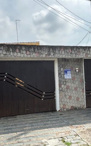 Casa à venda com 164m², 3 quartos e 1 vaga Casa à venda com 164m², 3 quartos e 1 vagaFachada