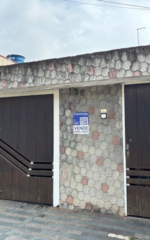 Casa à venda com 164m², 3 quartos e 1 vaga Casa à venda com 164m², 3 quartos e 1 vagaFachada