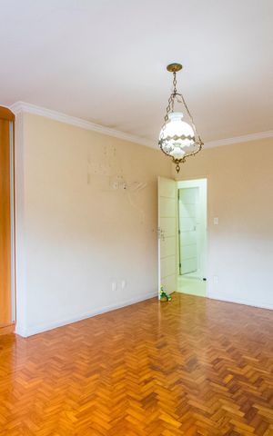 Casa à venda com 240m², 2 quartos e 2 vagas Casa à venda com 240m², 2 quartos e 2 vagasQuarto 2