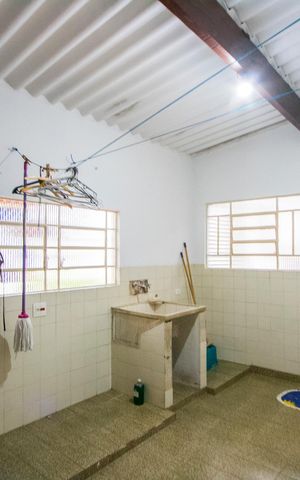 Casa à venda com 240m², 2 quartos e 2 vagas Casa à venda com 240m², 2 quartos e 2 vagasÁrea de serviço