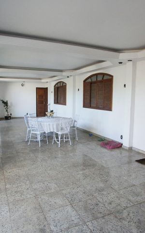 Casa à venda com 641m², 7 quartos e 4 vagasVaranda