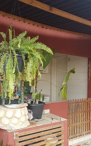 Casa à venda com 130m², 3 quartos e 2 vagas Casa à venda com 130m², 3 quartos e 2 vagasÁrea externa