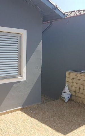 Casa à venda com 130m², 3 quartos e 2 vagas Casa à venda com 130m², 3 quartos e 2 vagasÁrea externa