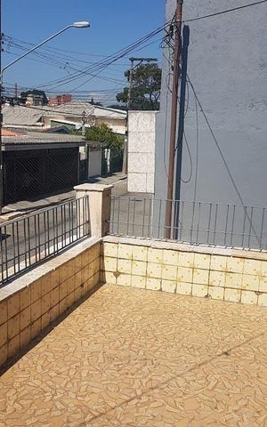 Casa à venda com 130m², 3 quartos e 2 vagas Casa à venda com 130m², 3 quartos e 2 vagasÁrea externa