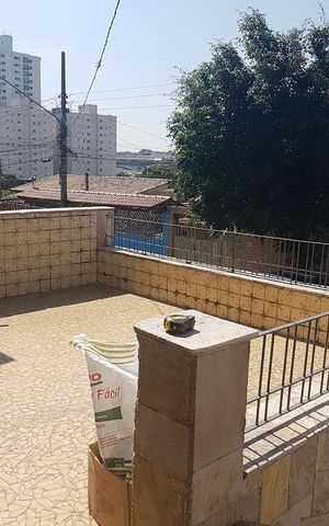 Casa à venda com 130m², 3 quartos e 2 vagas Casa à venda com 130m², 3 quartos e 2 vagasÁrea externa