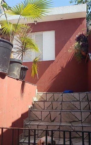 Casa à venda com 130m², 3 quartos e 2 vagas Casa à venda com 130m², 3 quartos e 2 vagasÁrea externa