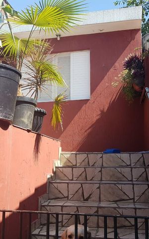 Casa à venda com 130m², 3 quartos e 2 vagas Casa à venda com 130m², 3 quartos e 2 vagasÁrea externa