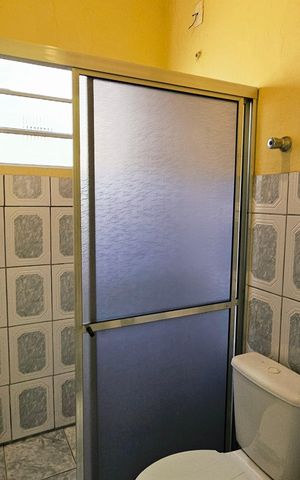 Casa à venda com 125m², 2 quartos e sem vaga Casa à venda com 125m², 2 quartos e sem vagaBanheiro