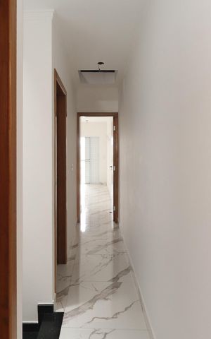 Casa à venda com 110m², 3 quartos e 1 vaga Casa à venda com 110m², 3 quartos e 1 vagaCorredor