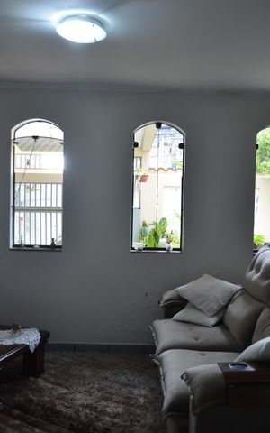 Casa à venda com 133m², 3 quartos e 2 vagasSala