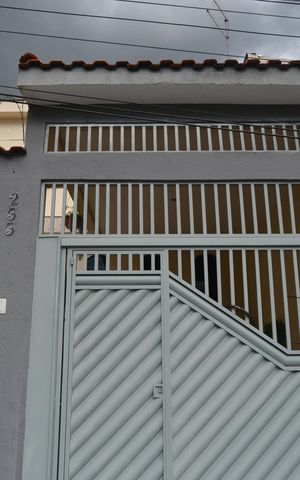 Casa à venda com 133m², 3 quartos e 2 vagasFachada