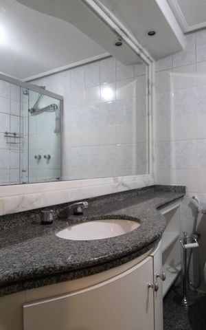 Apartamento à venda com 162m², 3 quartos e 4 vagasBanheiro da Suíte 2