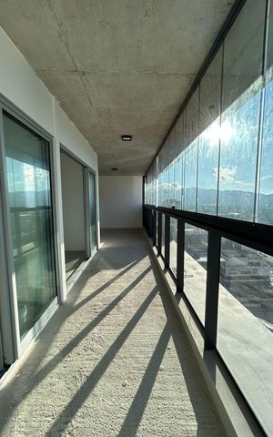 Apartamento à venda com 82m², 2 quartos e 1 vaga Apartamento à venda com 82m², 2 quartos e 1 vagaVaranda