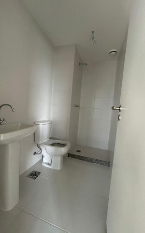 Apartamento à venda com 82m², 2 quartos e 1 vaga Apartamento à venda com 82m², 2 quartos e 1 vagaBanheiro