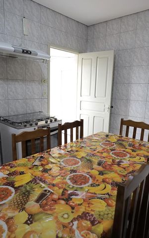Casa à venda com 187m², 4 quartos e 2 vagas Casa à venda com 187m², 4 quartos e 2 vagasCozinha