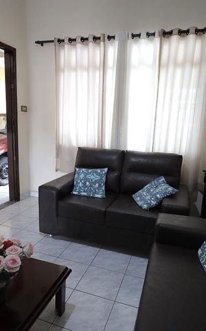 Casa à venda com 187m², 4 quartos e 2 vagas Casa à venda com 187m², 4 quartos e 2 vagasSala