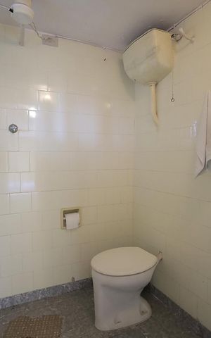 Casa à venda com 187m², 4 quartos e 2 vagas Casa à venda com 187m², 4 quartos e 2 vagasBanheiro Área de Serviço