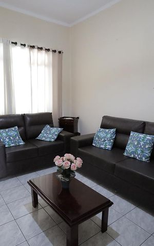 Casa à venda com 187m², 4 quartos e 2 vagas Casa à venda com 187m², 4 quartos e 2 vagasSala