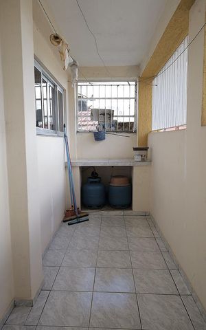 Casa à venda com 187m², 4 quartos e 2 vagas Casa à venda com 187m², 4 quartos e 2 vagasCorredor