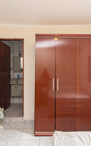 Casa à venda com 190m², 4 quartos e 2 vagas