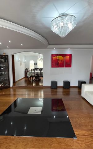 Casa para alugar com 540m², 7 quartos e 6 vagas Casa para alugar com 540m², 7 quartos e 6 vagasSala de estar