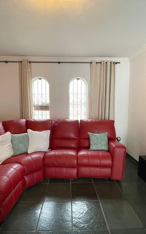 Casa para alugar com 540m², 7 quartos e 6 vagas Casa para alugar com 540m², 7 quartos e 6 vagasSala de TV