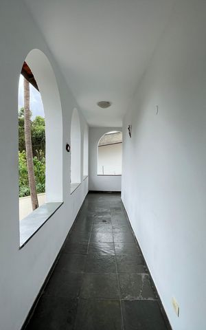 Casa para alugar com 540m², 7 quartos e 6 vagas Casa para alugar com 540m², 7 quartos e 6 vagasVaranda