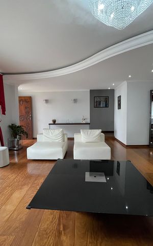 Casa para alugar com 540m², 7 quartos e 6 vagas Casa para alugar com 540m², 7 quartos e 6 vagasSala de estar