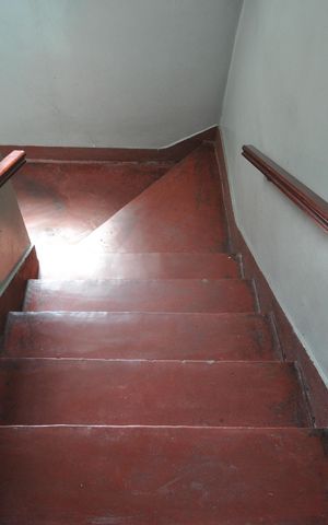 Apartamento à venda com 90m², 2 quartos e sem vagaEscada