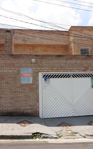 Casa à venda com 350m², 4 quartos e 8 vagasFachada 