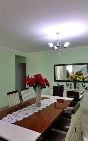 Casa à venda com 350m², 4 quartos e 8 vagasSala de Jantar