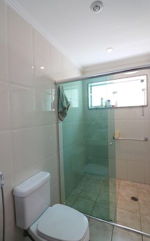 Casa à venda com 350m², 4 quartos e 8 vagasSuíte 2 Banheiro 