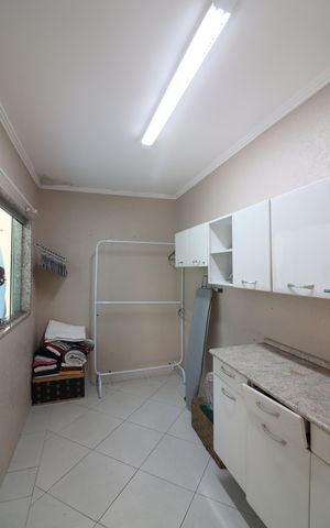 Casa à venda com 350m², 4 quartos e 8 vagasQuarto de Serviço