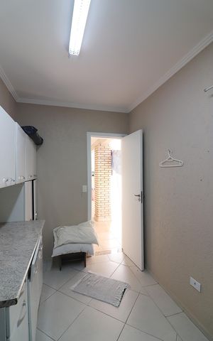 Casa à venda com 350m², 4 quartos e 8 vagasQuarto de Serviço