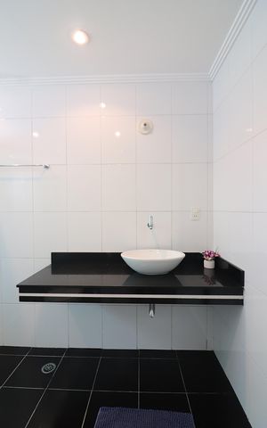 Casa à venda com 350m², 4 quartos e 8 vagasSuíte 1 Banheiro 