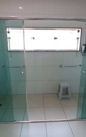 Casa à venda com 350m², 4 quartos e 8 vagasSuíte 2 Banheiro 