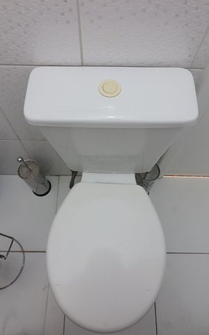 Casa à venda com 350m², 4 quartos e 8 vagasBanheiro de Serviço