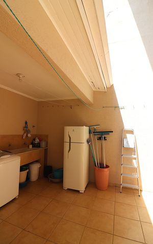 Casa à venda com 350m², 4 quartos e 8 vagasÁrea de Serviço