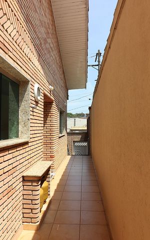 Casa à venda com 350m², 4 quartos e 8 vagasCorredor 